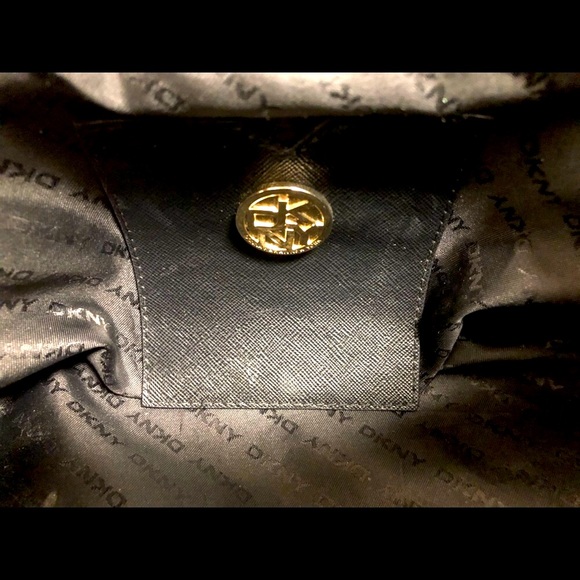 DKNY
SAFFIANO BLACK LEATHER SATCHEL - Picture 5 of 6